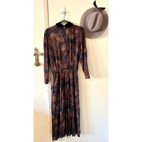Donna Morgan Vintage 80’s Peacock Design Velvet Collar Maxi Dress - Picture 2 of 7